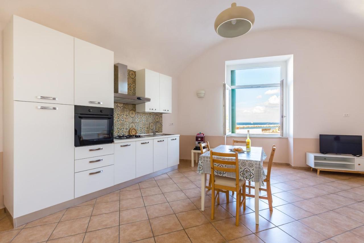 Апартаменты Tizzano House - La Marina Прочида Экстерьер фото